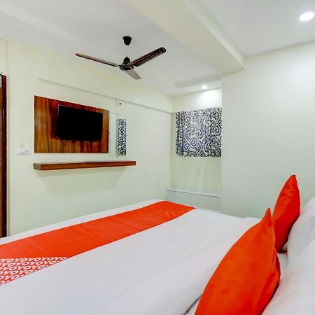 Oyo 67789 Hotel Savera Ahmedabad Luaran gambar