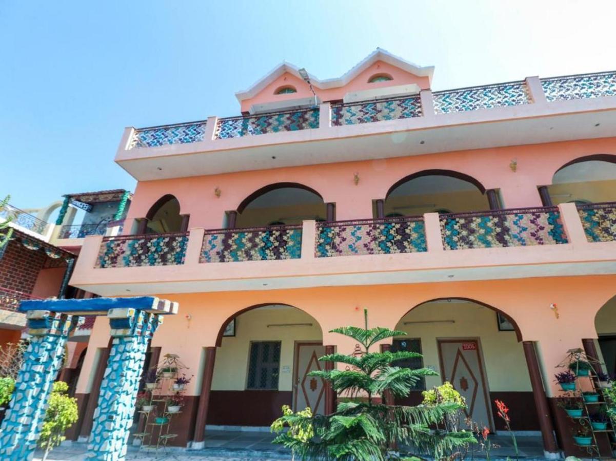 Oyo 67789 Hotel Savera Ahmedabad Luaran gambar